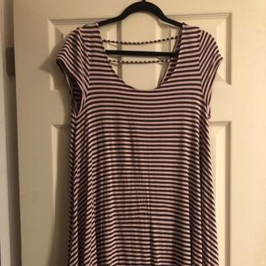 SIZE L AMERICAN EAGLE GRAY/PINK STRIPE DRESS